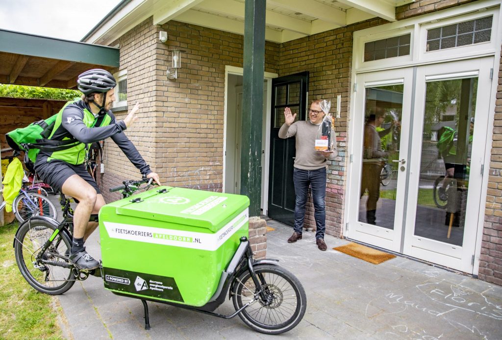 Wethouder Maarten van Vierssen maakt ook gebruik van #thuisinapeldoorn
