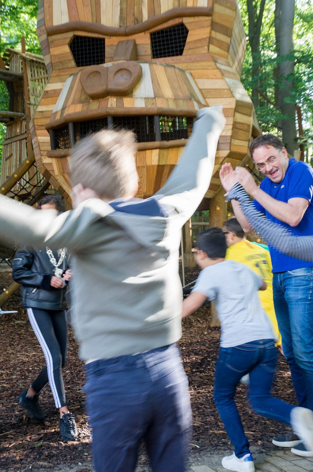 Apenheul opent nieuwe speeltuin met gorillahoofd van zes meter!