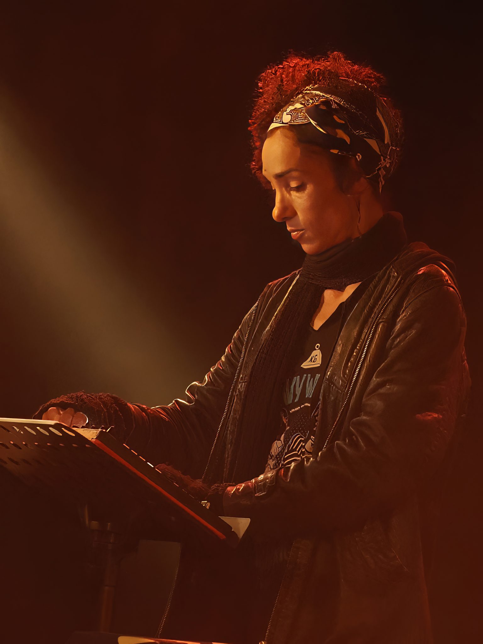 Foto’s, kringloopbeeldjes en beschilderde schelpen in dok Zuid