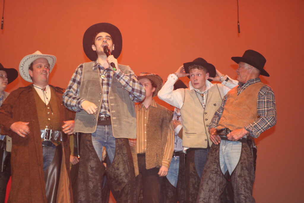 Muziektheater Apeldoorn in theater Orpheus met de musical Oklahoma