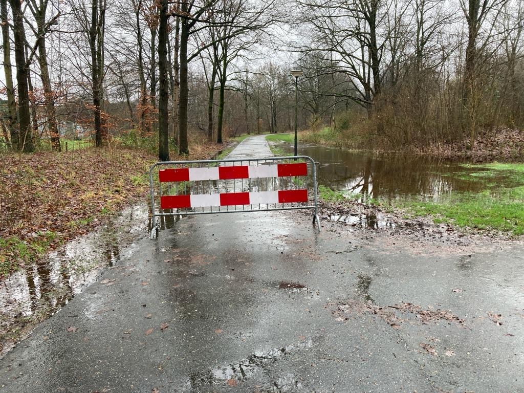 Waarschuwing voor extra gladheid door vorst na veel regen