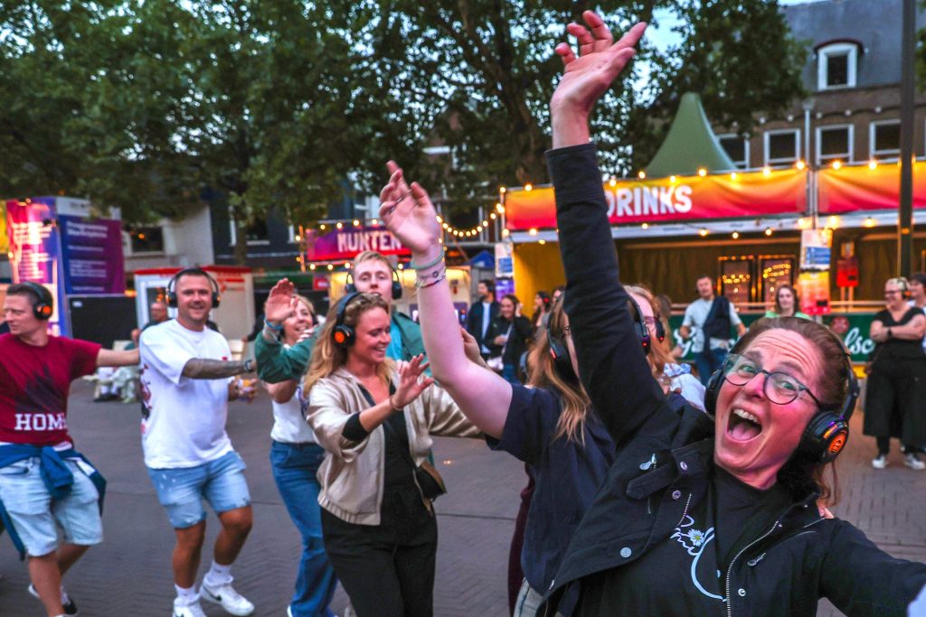 Apeldoorn verwelkomt tienduizenden bezoekers tijdens DE OPENING 2025