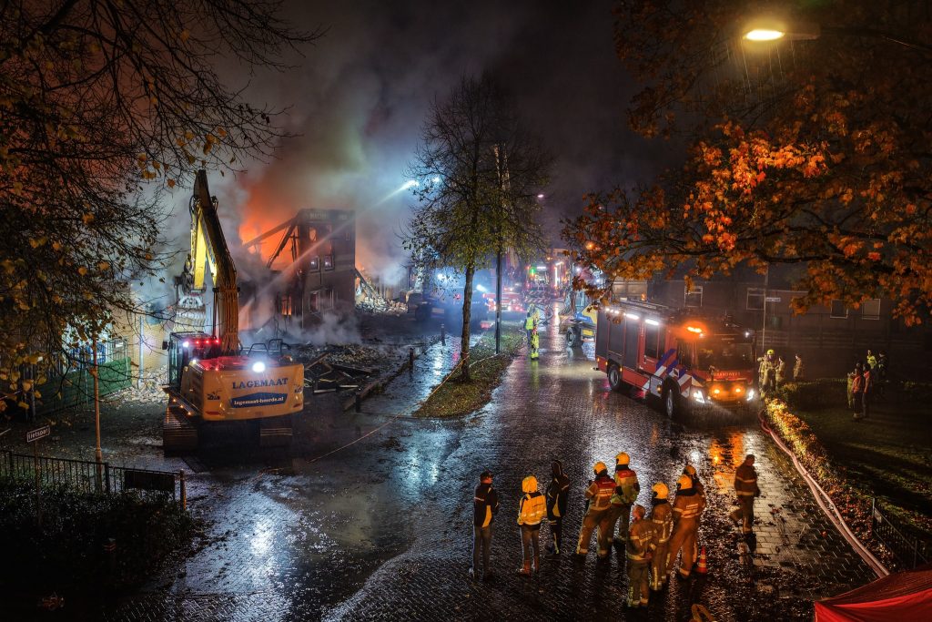 Zonneceldeeltjes verspreid na brand in Apeldoorn