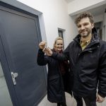 Huurders krijgen sleutel van woningen in voormalige HTS Autotechniek